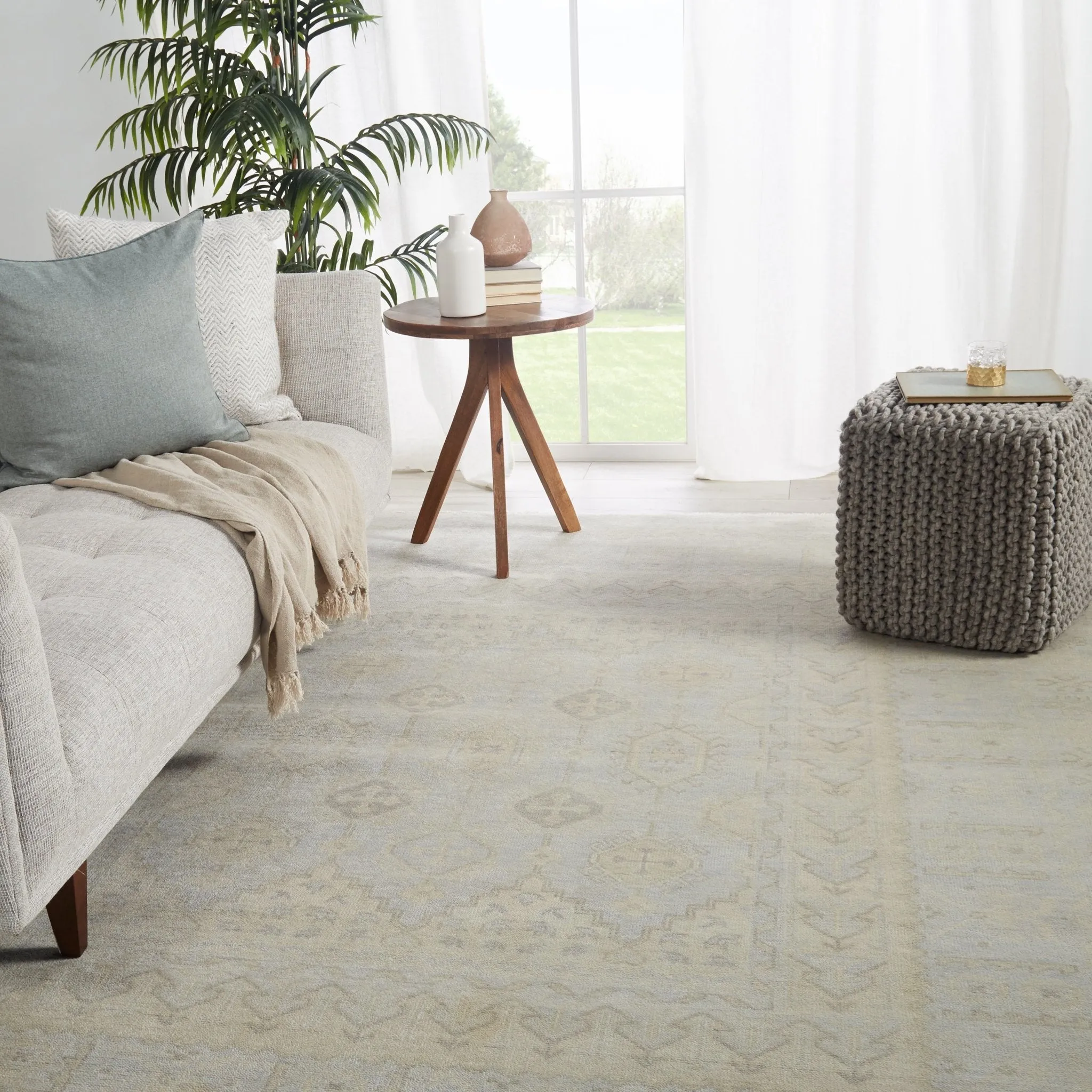 Eloquent ELQ02 Chival Light Gray/Beige Rug